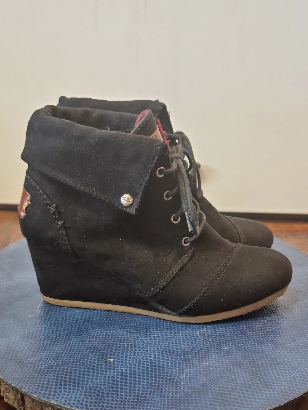 Mad Love Black Suede Lace-Up  Wedge Boots with Tan Outsole Womens sz.7 #1073s
